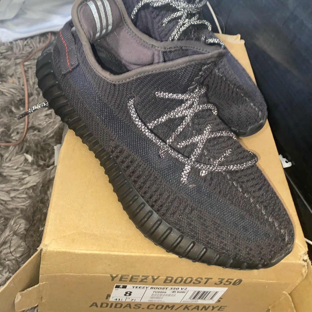 Yeezy boost 350 non reflective V2 size 8 in men